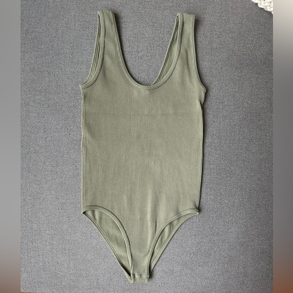 Zara women’s sage green ribbed seamless tank top bodysuit